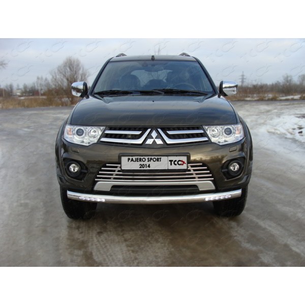 Защита переднего бампера Mitsubishi Pajero Sport с 2013 (с ходовыми огнями)