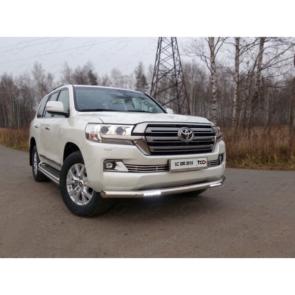 Защита переднего бампера Toyota Land Cruiser 200 с 2015 (с ходовыми огнями)