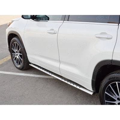 Пороги алюминиевые Toyota Highlander 2017- труба овал с проступью