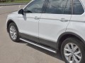 VOLKSWAGEN TIGUAN 2020- (кроме R-LINE) Пороги труба 120х60 овал с проступью VGO-003576