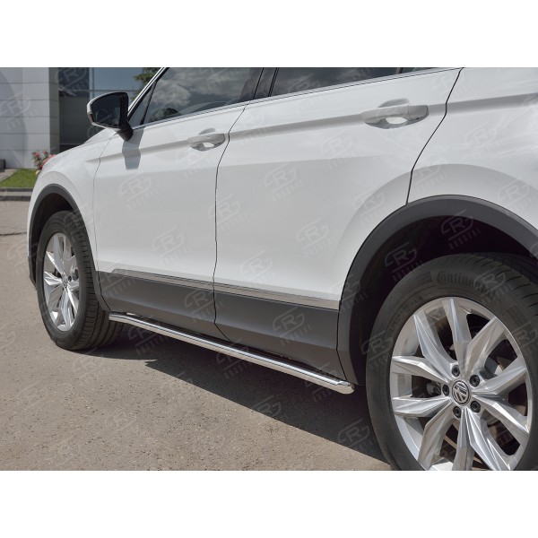 VOLKSWAGEN TIGUAN 2020- (кроме R-LINE) Пороги труба d42 секции (вариант 1) VGT-0035781