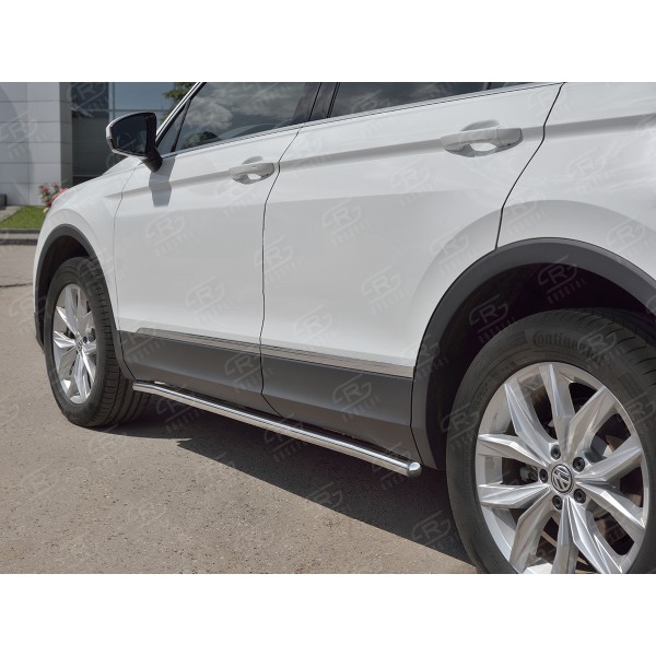 VOLKSWAGEN TIGUAN 2020- (кроме R-LINE) Пороги труба d42 секции (вариант 3) VGT-0035783