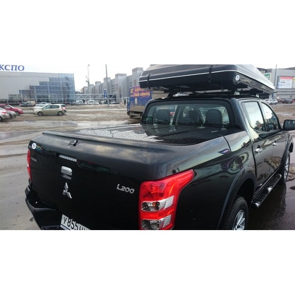 Крышка кузова пикапа белая/чёрная для Mitsubishi L200 2016- по Н В (двойная кабина)