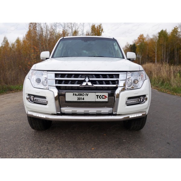 Защита переднего бампера Mitsubishi Pajero с 2014 (с ходовыми огнями)