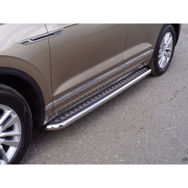 Пороги с площадкой для Volkswagen Touareg