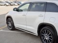 Пороги алюминиевые Toyota Highlander 2017- труба овал с проступью