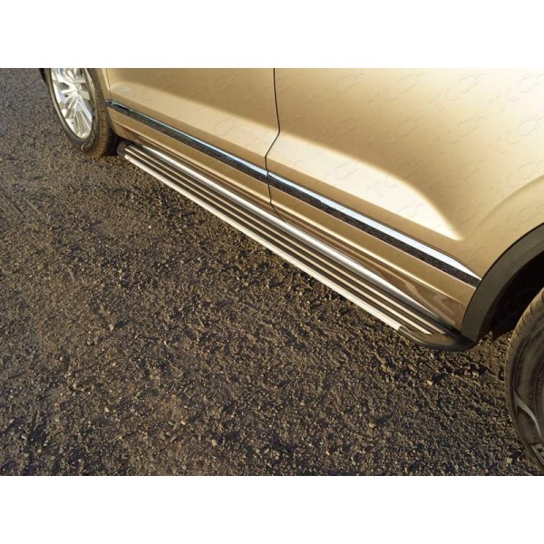 Пороги алюминиевые `Slim Line Silver` для Volkswagen Touareg