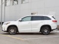 Пороги алюминиевые Toyota Highlander 2017- труба с листом