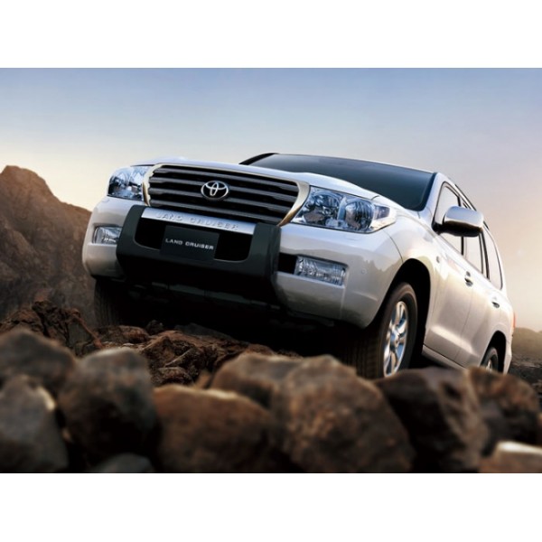 Накладка на передний бампер Toyota Land Cruiser 200 2008-2012