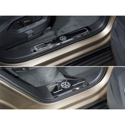 Накладки на пластиковые пороги (лист зеркальный логотип VW) для Volkswagen Touareg