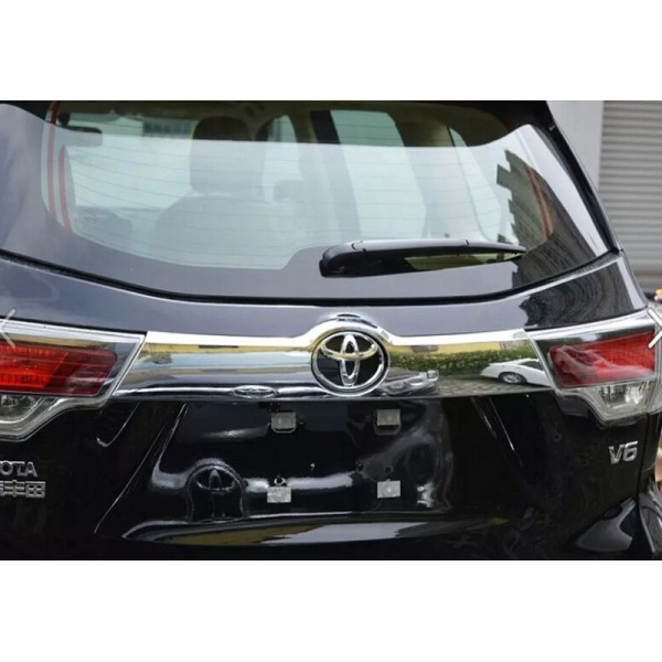 Накладка над номером на крышку багажника Toyota Highlander с 2014