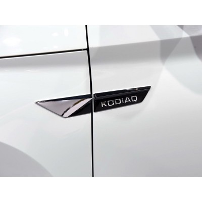Накладка на крыло и переднюю дверь с логотипом, ABS хром Skoda Kodiaq c 2016