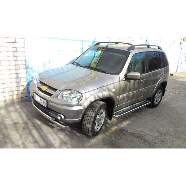 Боковые подножки Chevrolet Niva c 2010 с накладным листом