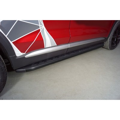 Боковые подножки GEELY Tugella c 2020 алюминиевые с пластиковой накладкой (карбон черные) 1820 мм