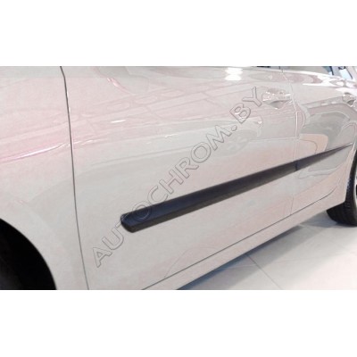Молдинги дверей  Toyota Auris 5d — (C) 2015 — 2018