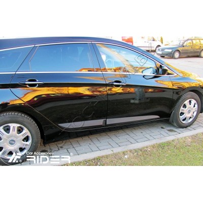 Молдинги на двери Hyundai i40 — (C) 2011