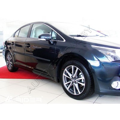 Молдинги на двери Toyota Auris 5d 2013 — 2015